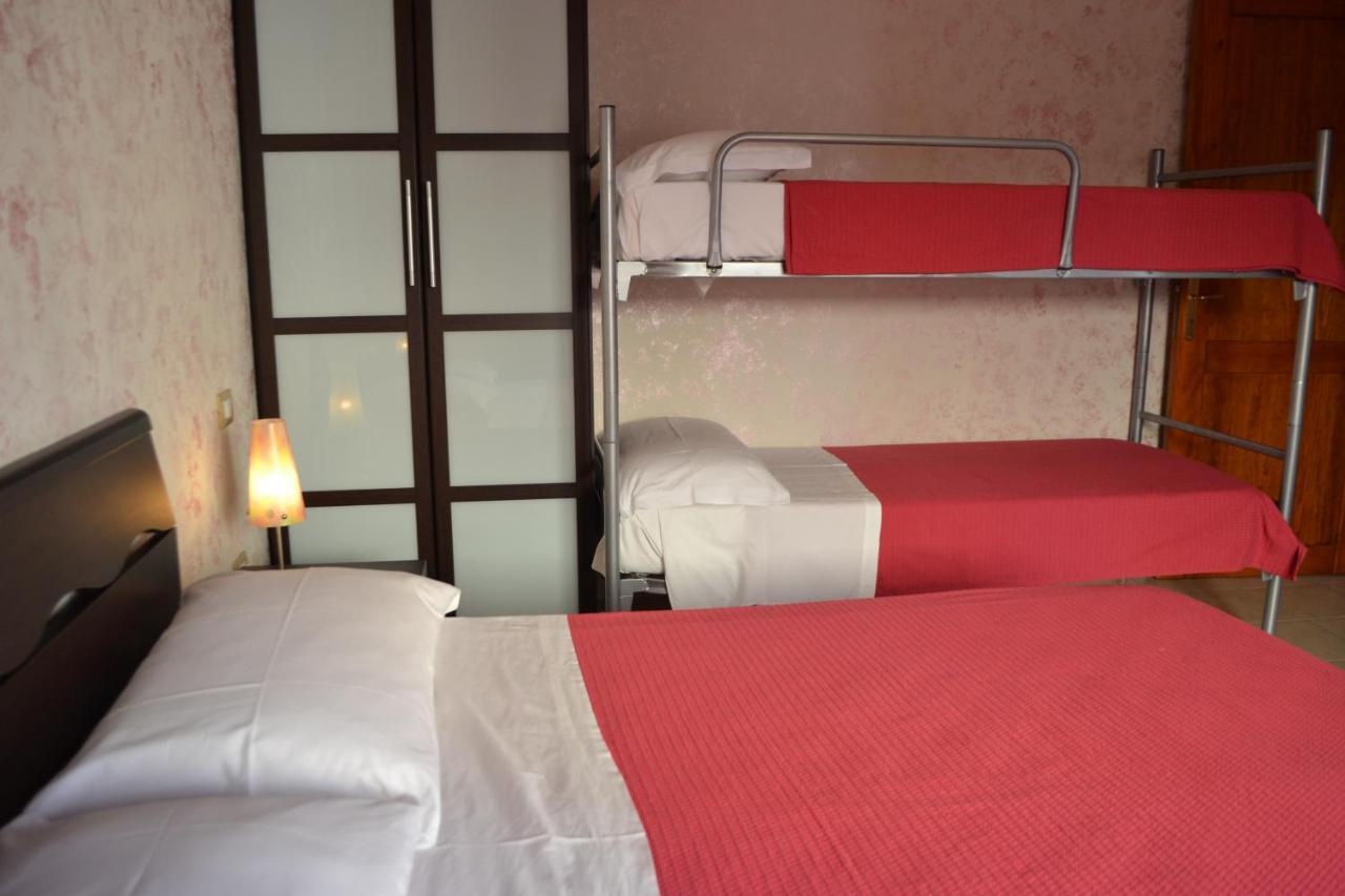 Bed and Breakfast Sa Marina à La Caletta Extérieur photo